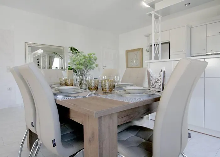 Premium, 2-bedroom Apartment! ハニア