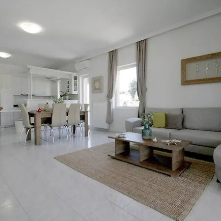 Premium, 2-bedroom Apartment! La Canea